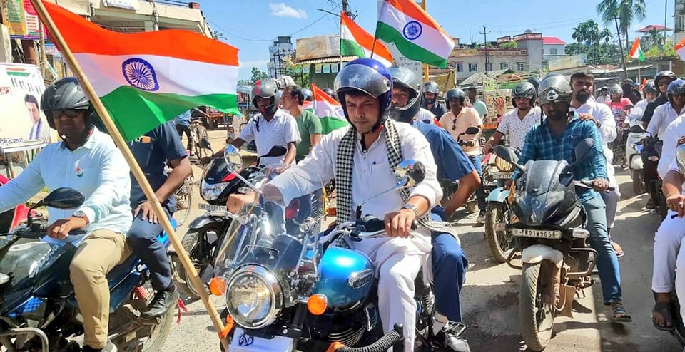 Former CM participates in bike rally says a true patriot can build a ...